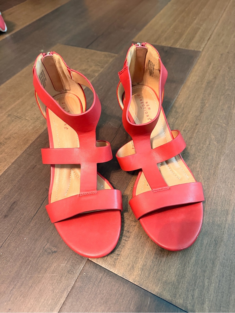 New Directions Devinda Red Strappy Block Heel Sandals Women's Size 8.5 M
